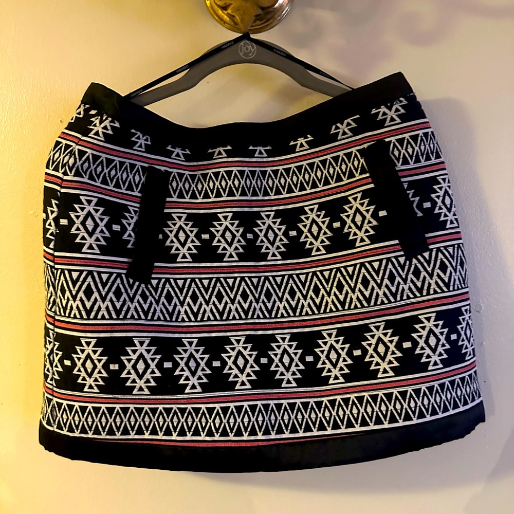 Casual mini black skirt